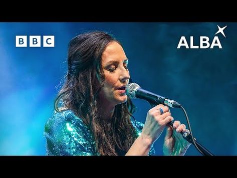 Julie Fowlis - Hearts Of Olden Glory | Hoolie 2023 | BBC ALBA - YouTube Julie Fowlis, Glasgow, Bbc