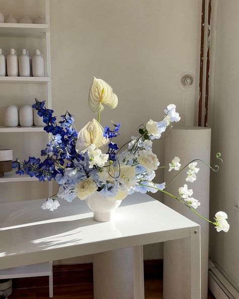 butterfly blue 🦋 | Instagram Blue Flower Arrangements, Elegant Wedding Flowers, Blue Instagram, Blue Centerpieces, Luxury Flower Bouquets, Fancy Flowers, Ikebana Arrangements, Butterfly Blue, White And Blue Flowers