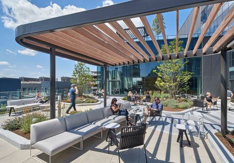 McDonald's HQ in Chicago includes Hamburger University for new recruits Building Terrace, Chicago Buildings, Meeting Room Design, Rooftop Design, Terrace Design, Rooftop Garden, Interior Architect, Roof Terrace, Roof Garden