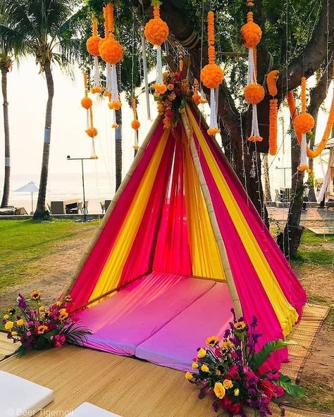 Indiagram Wedding Community 🦋’s Instagram post: “Let's tent it out for your #mehndi ⛺️ #IndiagramWedding _____________________ 📸/Decor: Tap for Details #weddingdecor #mehendidecor…” Beach Wedding Setup, Haldi Ceremony Decorations, Desi Wedding Decor, Marriage Decoration, Mehndi Decor, Wedding Backdrop Design, Wedding Mandap, Tent Decorations, Wedding Design Decoration