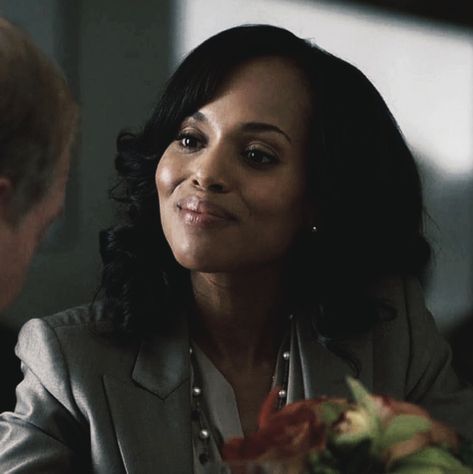 olivia pope in season one of scandal Olivia Pope Icon, Scandal Olivia Pope Style, Olivia Pope Aesthetic, Scandal Olivia Pope Aesthetic, Scandal Ring Olivia Pope, Olivia Scandal, Olivia Pope Outfits, Scandal Olivia Pope, Jessica Pearson