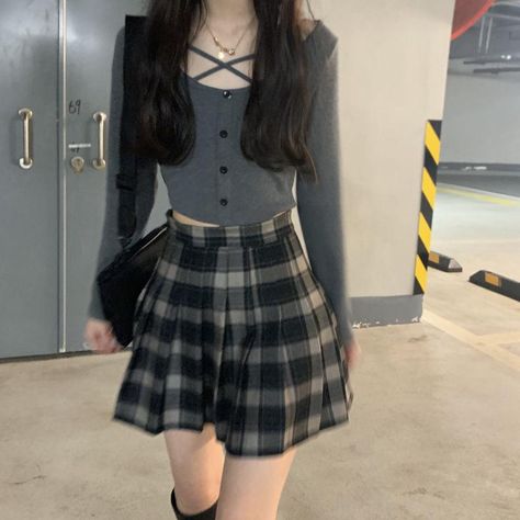 Gray Plaid Skirt Outfit, Academia Outfits, Plaid Pleated Skirt, Womens Dress Suits, Skirt And Top Set, Professional Attire, Light Academia, Slim Fit Shirt, Plaid Skirts