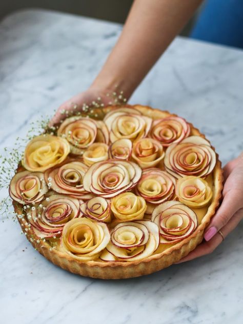 Apple Rose Vanilla Custard Tart - Constellation Inspiration Vanilla Custard Tart, Easy Apple Tart, Rose Pastry, Cottagecore Baking, Apple Custard, Apple Rose, Cheesecake Pie, Caramel Glaze, Rose Recipes