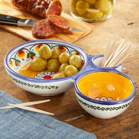 Olive Serving Dish, Spanish Foods, Spanish Olives, Olive Dishes, Artisan Pottery, Yellow Ceramics, Decorative Dish, Ceramics Ideas Pottery, Ceramic Tableware