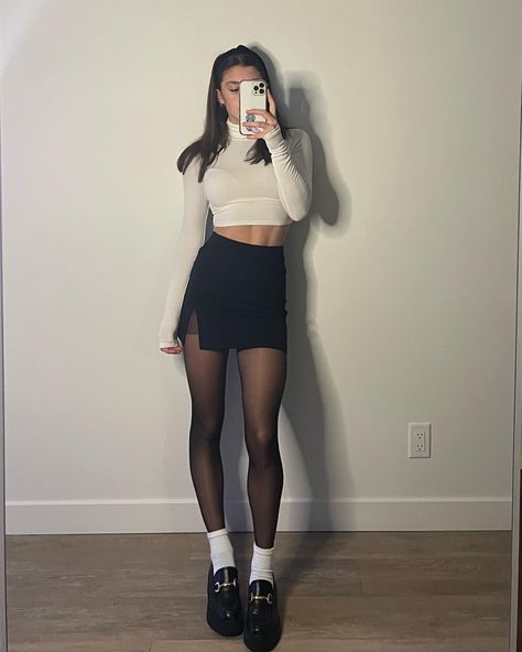 Mini Skirt Leggings, Skirt And Loafers Outfit Winter, Preppy Mini Skirt Outfit, Mini Skirt Long Socks Outfit, Black Tights Under Skirt Outfit, Stockings Winter Outfit, Tights With Mini Skirt, Mini Skirt With Loafers Outfit, Mini Skirt Leggings Outfit