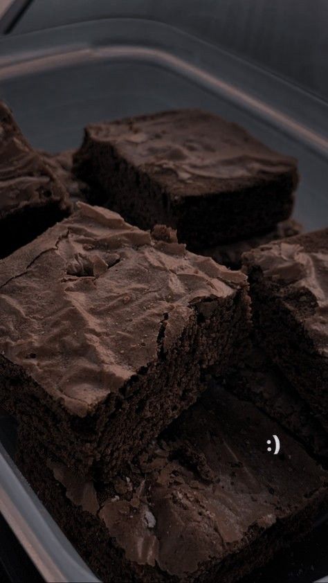 Aesthetic Brownies Pictures, Brownie Aesthetics, Brownie Aesthetic, Brownies Aesthetic, Food Aestethic, Food Stories, No Bake Brownies, Food Therapy, Food Vids