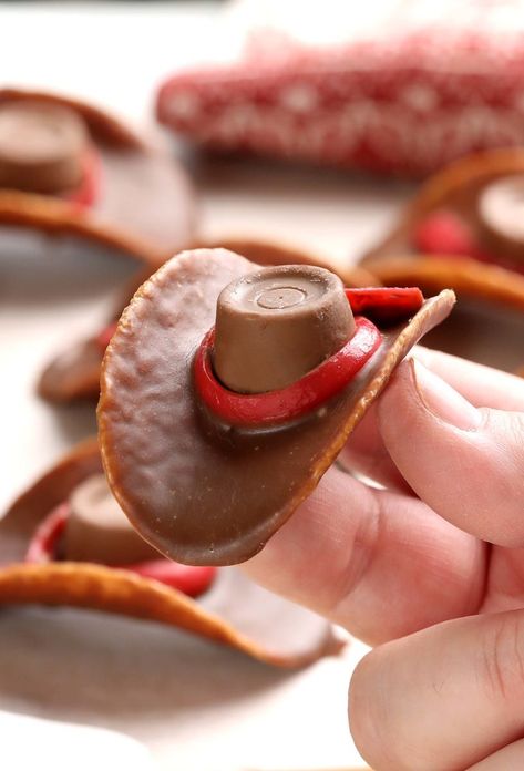 Chocolate Rolo Cowboy Hats - Cakescottage First Birthday Rodeo Theme Food, My First Rodeo Birthday Boy Food, First Rodeo Birthday Food, Cowboy Brunch, Horseshoe Recipe, Cowboy Snacks, Cowboy Hat Cake, Western Desserts, Candied Nuts Recipe