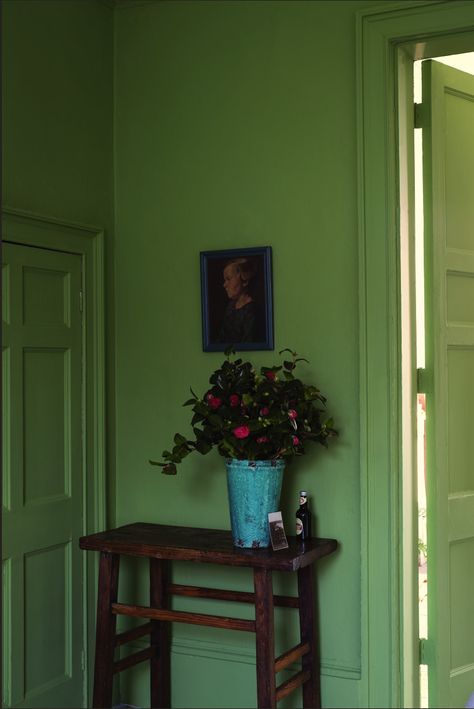 Farrow and Ball's Yeabridge Green is nearest Benjamin Moore's Forest Hills Green 433.  Thanks to Laurel Bern Interiors. Yeabridge Green, Forest Green Paint Color, Green Interior Paint, Green Wall Color, Purbeck Stone, Mad About The House, New Paint Colors, Farrow And Ball Paint, Green Paint Colors