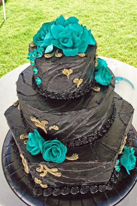 Black and teal wedding cake. Teal Wedding Cakes, Teal And Black Wedding, Turquoise Wedding Cake, Teal Wedding Cake, Black Wedding Flowers, Dark Wedding Theme, Wedding Collage, Teal Decor, Black Wedding Cakes