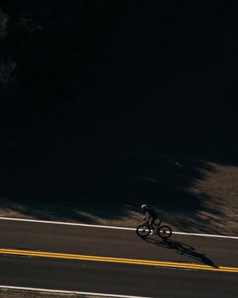 Athlete Lifestyle, Brand Moodboard, Cycling Inspiration, Athletic Aesthetic, Bike Pictures, Bike Aesthetic, Cycling Photography, Minimal Photo, Cycling Motivation