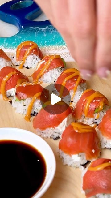 Sushi Egg Carton, Sushi In Egg Carton, Egg Carton Sushi, Avocado Cream Cheese, Smoked Salmon Sushi, Rice Seaweed, Make Sushi, Salmon Eggs, Salmon Sushi