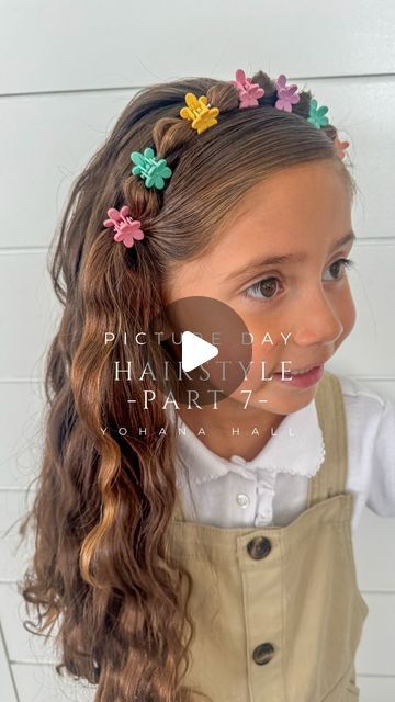 Yohana Hall on Instagram: "This one was the one that I did for Picture Day and it turned out SO cute! Those waves added the perfect final touch!   #cutehairstyles #easyhairstyles #hairstyles ##hairideas #schoolhairstyles #pictureday #picturedayhair #trendinghair #hairwaves #hairinspiration" Prek Picture Day Hair, Pre K Hairstyles Girl, Photo Day Hairstyles School, Toddler Picture Day Hair, Kids Picture Day Hairstyles, Curly Toddler Hairstyles, School Photo Hairstyles, Girls Curly Hairstyles, Toddler Girls Hairstyles