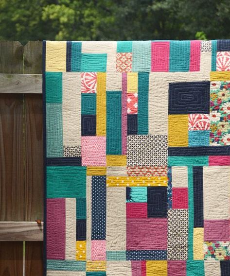 Stash Bee: What are Some Examples of Superb Stash Bee Blocks? Quilt Rectangle Blocks, Squares And Rectangles Quilt Patterns, Modern Quilts Ideas, Squares Quilt, Quilt Modernen, Block Quilt, Geometric Quilt, Scrap Quilt Patterns, Pretty Quilt