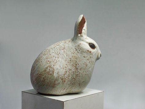 Rabbit Ceramic, Rabbit Sculpture, Pottery Animals, Organic Ceramics, Sculptures Céramiques, Handmade Ceramics Vase, Garden Pottery, Rabbit Art, Bunny Art