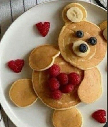 How To Make Bear Pancakes, Animal Shaped Pancakes, Cute Pancake Art, Valentines Pancakes, Animal Pancakes, Pancakes Designs, Pancake Art Ideas, Pancake Animals, Cute Pancakes Ideas