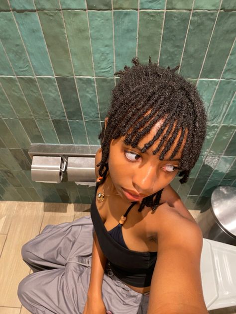 Sister Locs With Bangs, Dread Bangs, Dreads With Bangs, Locs Ideas, Twa Hairstyles, Cute Dreads, Short Locs Hairstyles, Dreadlock Styles, Cute Box Braids Hairstyles