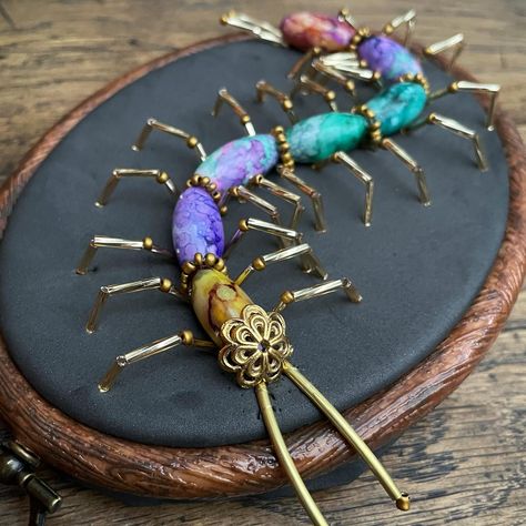 Ombrépede 🪱 #entomologyart #gothichome #beadersofinstagram #centipede #lowbrowartist #stitchery Art Experiments, Beaded Bugs, Entomology Art, Old Jewelry Crafts, Brow Artist, Beaded Jewelry Tutorials, Embroidery On Clothes, Inspiring Art, Needle Art