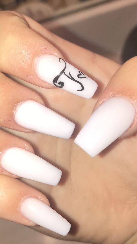 Letter T On Nails, Boyfriend Name On Nails, C Initial Nails, Diy Valentine Gifts For Boyfriend, Boyfriend Initials, Boyfriend Names, Bookshelf Inspiration, Aesthetic Editing Apps, Valentines Gifts For Boyfriend