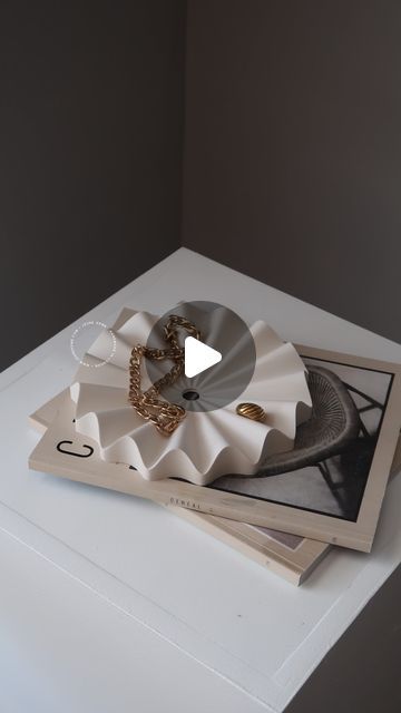 Jesmonite Ideas, Plaster Decor, Paris Crafts, Cups Ideas, Side Table Decor, Coffee Table Styling, Contemporary Home Decor, Satisfying Video, Jewelry Tray