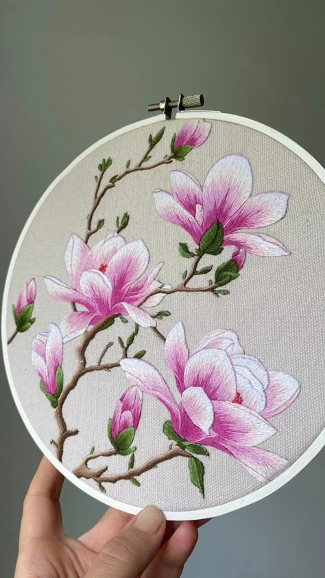 Simple Hand Embroidery Patterns, Crewel Embroidery Kits, Diy Embroidery Designs, Hand Embroidery Patterns Flowers, Hand Work Embroidery, Hand Embroidery Projects, Hand Embroidery Flowers, Hand Embroidery Design Patterns, Sewing Embroidery Designs