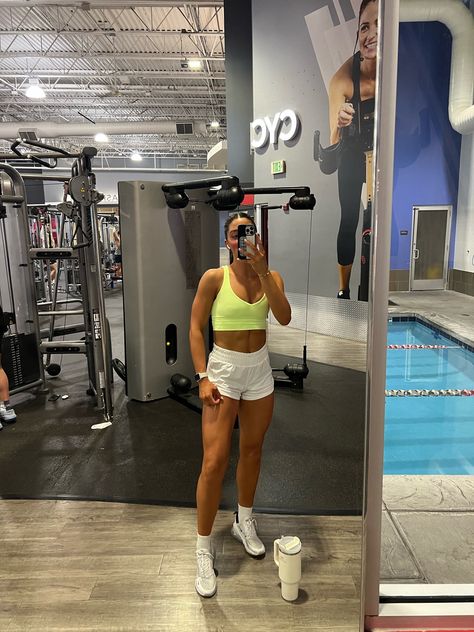 Sydney Adams Outfits, Align Tank Outfit, Excersise Outfits, Running Fits, Gym Girlie, Running Outfit, Running Outfits, Gym Goals, Align Tank