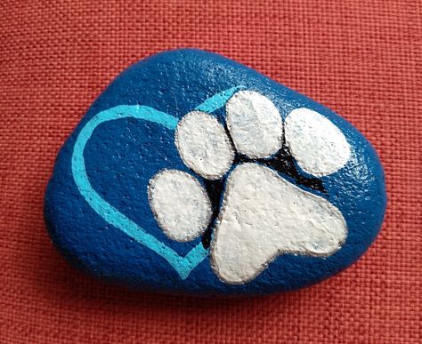 Dog Paw Painted Rocks, Dog Painted Rocks, Painted Pavers, Paw Painting, Diy Rock Art, Painted Rock Animals, Painted Rocks Kids, Painted Rocks Craft, Rock Painting Ideas Easy