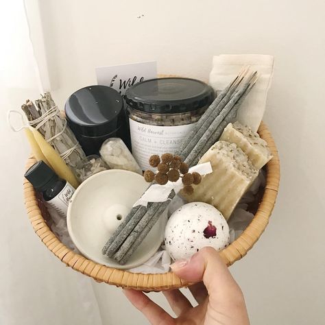 Wild Harvest Botanicals on Instagram: “Another adorable gift basket headed to @Liv yogayyc for their open house! @wildharvestbotanicals” Handmade Gift Baskets, Sustainable Gift Basket, Witchy Gift Basket, Boho Gift Basket, Boho Gift Ideas, Open House Gift, Baskets Diy, Hippie House, House Gift Box