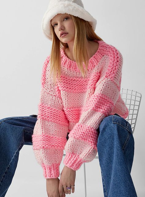 Wide-knit oversized sweater | Glamorous | Shop Women's Sweaters | Simons Oversized Sweater Photoshoot, Olivia Dayton, Chunky Crochet Sweater, Pink Knitted Sweater, Knit Oversized Sweater, Happy Love Day, Cardigans Women, Christmas Fits, Boucle Sweater