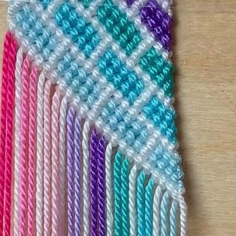 Large Friendship Bracelet, Thanksgiving Friendship Bracelet, Friendship Bracelet Patterns 7 Colors, Bracelet Bresilien Pattern, Artistic Accessories, Chevron Friendship Bracelets, Braided Friendship Bracelets, Cool Friendship Bracelets, Diy Bracelets With String