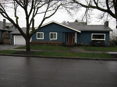 Too Dark of a Blue - what not to do....blue ranch house - Google Search Exterior Ranch House Colors, Green Ranch House Exterior, Blue Ranch House Exterior, Exterior Home Paint Colors, Dark Green Exterior House Colors, Dark Green House Exterior, Painted Brick Ranch, Green House Color, Home Paint Colors