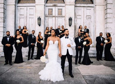 Black Bride™ on Instagram: “A perfect bridal party! . . . . Repost from @brittineeroyes #namethephotographer  #blackbrides #blackbride #blackbride1998 #wedding…” Bridal Team Outfits, African American Bridesmaids, Black Wedding Photos, Black People Weddings, Wedding Schemes, Bride And Bridesmaid Pictures, Bee Ideas, Party Poses, Wedding Party Poses