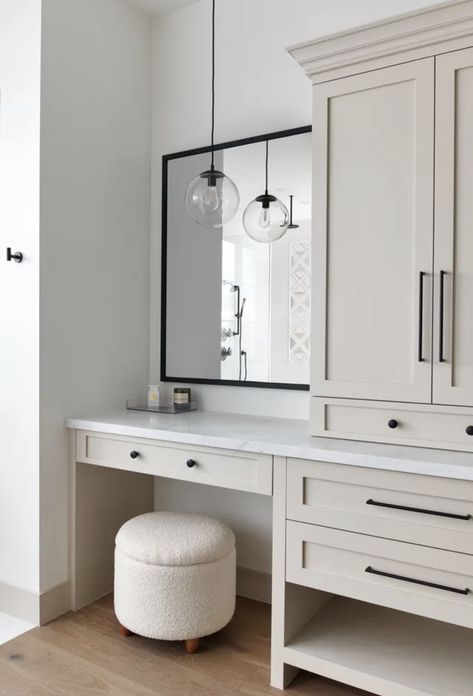 Vanity Ideas Bedroom, Vanity In Bedroom, Vanity In Bathroom, Bathroom Vanity Ideas, Built In Vanity, Luxury Vanity, Bathroom With Makeup Vanity, Closet Vanity, Vanity Ideas