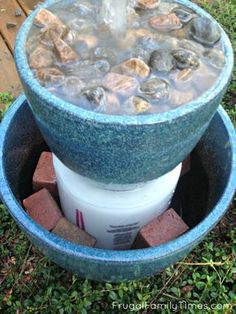 Bubble Fountain, Pretty Waterfall, Diy Solar Fountain, Fountain Ideas, Diy Water Feature, Diy Water Fountain, Garden Water Feature, Diy Garden Fountains, Fountains Backyard