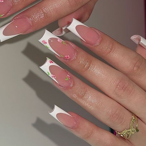 Dainty flowers 🌸🌷 #nailsnailsnails #nailsofinstagram #nailsart #frenchtipnails #explorepage #whitefrenchnails #daintyflowernails… | Instagram White French Nails, Nail Piercing, Nail Tip Designs, Dainty Flowers, Cute Acrylic Nail Designs, Unique Acrylic Nails, White French, Flowers Pink, Dream Nails