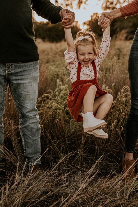 Fall Mini Family Sessions, Pampas Field Photoshoot, Fall Photo Shoot Ideas Family Pictures, November Mini Session Ideas, Family Portraits Poses For 4, Fall Family Pictures On Farm, Fall Family Photos 2 Daughters, Fall Family Photos Big Family, Fall Pumpkin Patch Photo Shoot Family