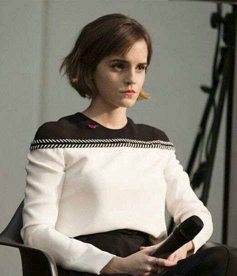 Emma Watson Bob, Emma Watson Style, Famous Actresses, Woman Crush, Emma Watson, New Hair, Hair Inspiration, Beautiful People, Celebrity Style