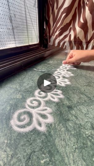 Rangoli Design Border, Kolam Border Designs, Rangoli Designs Border, Easy Rangoli Designs For Beginners, Rangoli For Beginners, Border Rangoli, Rangoli Art, Rangoli Border, Rangoli Borders