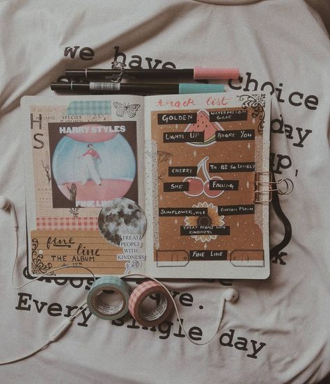 Hslot Scrapbook, Harry Styles Scrapbook Ideas, Harry Styles Notebook Ideas, Harry Styles Journal Aesthetic, One Direction Journal Page, Ellen Page, Kunstjournal Inspiration, Music Journal, Bullet Journal School