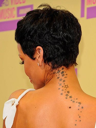 Rihanna's tattoo collection in pictures :: celebrity tattoos Rihanna Short Hairstyles, Rihanna Bob, Hair Bob Short, Rihanna Hair, Rihanna Short Hair, Rihanna Tattoo, Robyn Fenty, Classic Bob Hairstyle, Rihanna Makeup