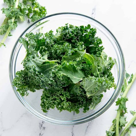 Learn how to store kale so it lasts for days and stays crisp and fresh for longer. This superfood is versatile and goes well in so many different recipes. How To Store Kale, How To Store, Different Recipes, Kale