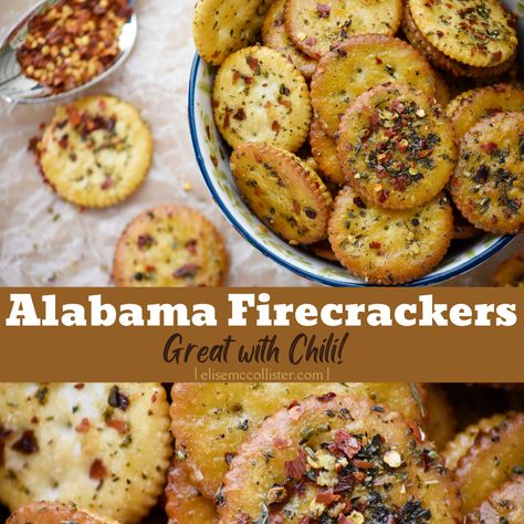 Easy Alabama Firecrackers recipe made with Ritz crackers, olive oil, and spices are a guaranteed crowd favorite! Alabama Fire Crackers Recipe, Alabama Firecrackers, Snacks Spicy, Spicy Crackers, Hearty Chili Recipe, Party Food Bar, Baked Crackers, Hearty Chili, Chili Soup