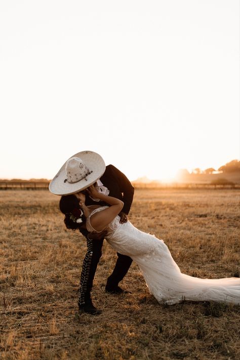 Mexican And American Wedding Ideas, Mexican Wedding Pictures, Mexican Wedding Photography, Mexican Asethic Wedding, Mexican Theme Photoshoot, Mexican Couple Aesthetic, Chicano Wedding, Mexican Engagement Photos, Rancho Wedding Mexican