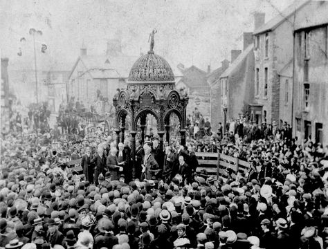 Incorporation Of Merthyr Tydfil - 10th July 1905 - To be Constituted a Borough is the highest honour that it is possible to confer upon a town. A Borough is constituted by a Royal Charter and by Special Act of Parliament. - The name Merthyr Tydfil means The Burial Place of Tydfil. Legend has it that Tydfil was the daughter of a 5th Century Chieftain, Brychan, King of Breconshire. hile visiting their sister Tanglwst in Aberfan,Tydfil and her family were massacred by a band of marauding Picts. Learning Welsh, Welsh History, Learn Welsh, Wales Map, Vintage Ireland, Merthyr Tydfil, Saints Days, Wales Family, Town Names