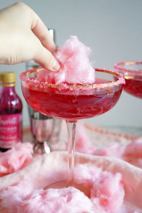 cotton candy sparkler cocktail | The Baking Fairy #ad #amoretti Circus Drinks, Alcohol Drinks Recipes, Candy Alcohol, Candy Alcohol Drinks, Cotton Candy Vodka, Cotton Candy Drinks, Cotton Candy Cocktail, Fairy Food, Candy Cocktails