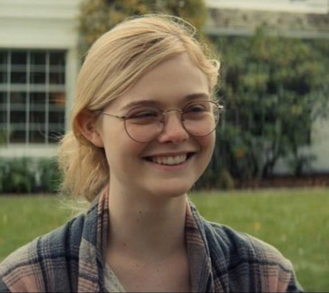 Theodore Finch, 20th Century Women, All The Bright Places, Teen Movies, Seductive Clothes, Kirsten Dunst, Wearing Glasses, Girls With Glasses, Elle Fanning