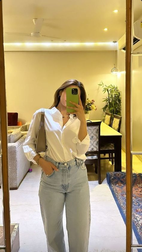 Formal Look For College, Daily Ootd Casual Simple, Fancy Outfit Women, White Ootd Casual, Outfits With Shirts Women, How To Wear Shirt In Different Ways, Jeans Outfit Women Summer, Casual Chic Outfit Ideas, Dressing Ideas For Women