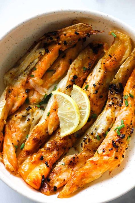 air fryer cooked salmon belly with lemon Salmon Belly Strips Recipes, Salmon Belly Recipes, Slow Cooker Ratatouille, Salmon In Air Fryer, Salmon Belly, Cooked Salmon, Week Meals, Crispy Salmon, Broccoli Side Dish