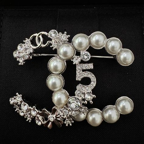 Chanel Brooch / Pin This Elegant Brooch Features A Silvertone Chanel Cc Logo Lined With Crystals And Faux Pearls, With A Crystal Number Five, Cc Logo And Silver Four Leaf Clover. Daily Style As Casual And Dressy Always Popular Design And Extremely Hard To Get Approx. 1.4"H X 1.8"W Comes With Chanel Box No Tags Chanel Mood Board, Chanel Pins, Sophie's Choice, Elegant Brooch, Chanel Ring, Number Five, Chanel Brooch, Chanel Box, Tiffany Jewelry