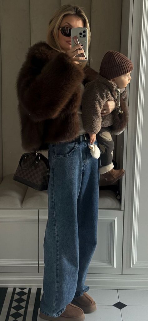 Beige Oversized Coat Outfit, Chic Mom Aesthetic, Black Zara Jacket Outfit, Lori Harvey Vacation Outfits, Green Ny Hat Outfit, Mountain Chic Attire, Prada Mules Outfit, Cold Football Game Outfit Winter, Lori Harvey Vacation