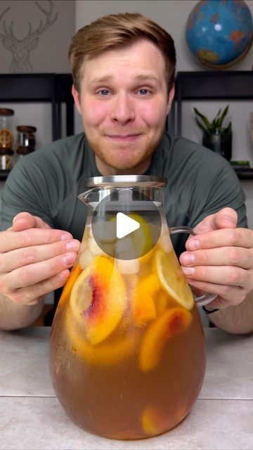 Sweet Tea Sangria, Peach Tea Cocktail, Peach Sweet Tea, Sangria Party, Tea Sangria, Vodka Wine, Peach Sangria, Peach Tea, Sangria Recipes